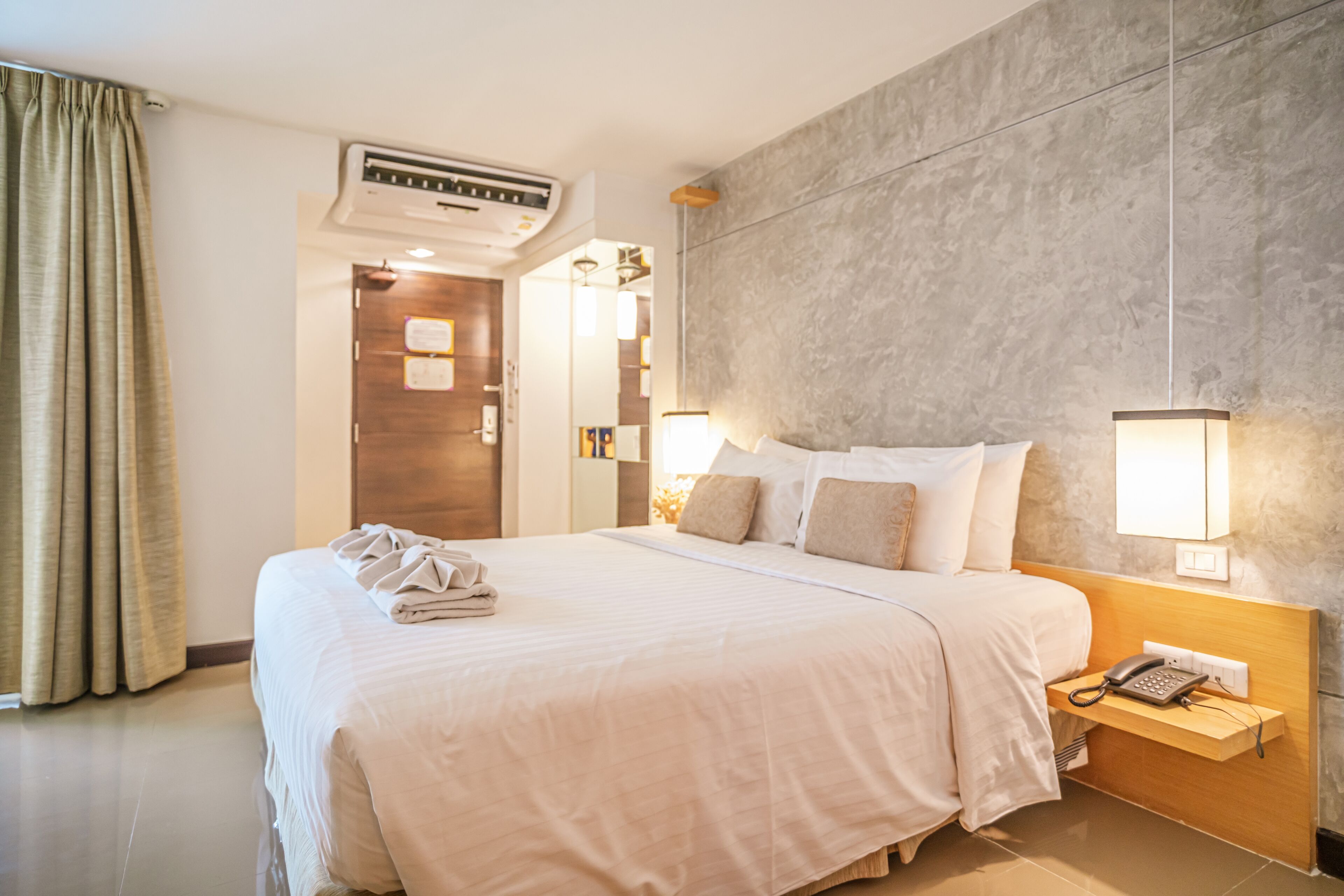 In-room safe, individually decorated, individually furnished, desk