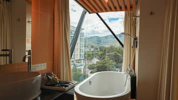 Couple Mai | City view