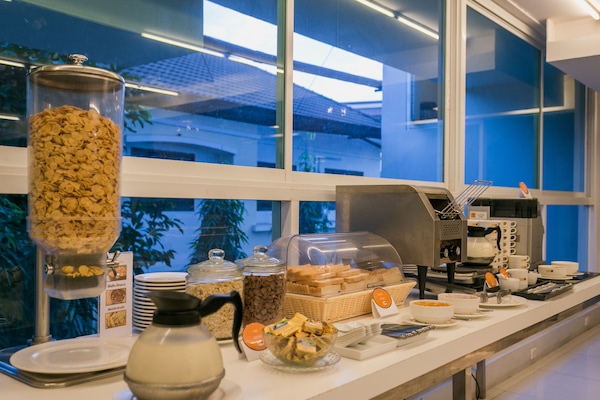 Morgenmadsbuffet hver dag (250 THB pr. person)