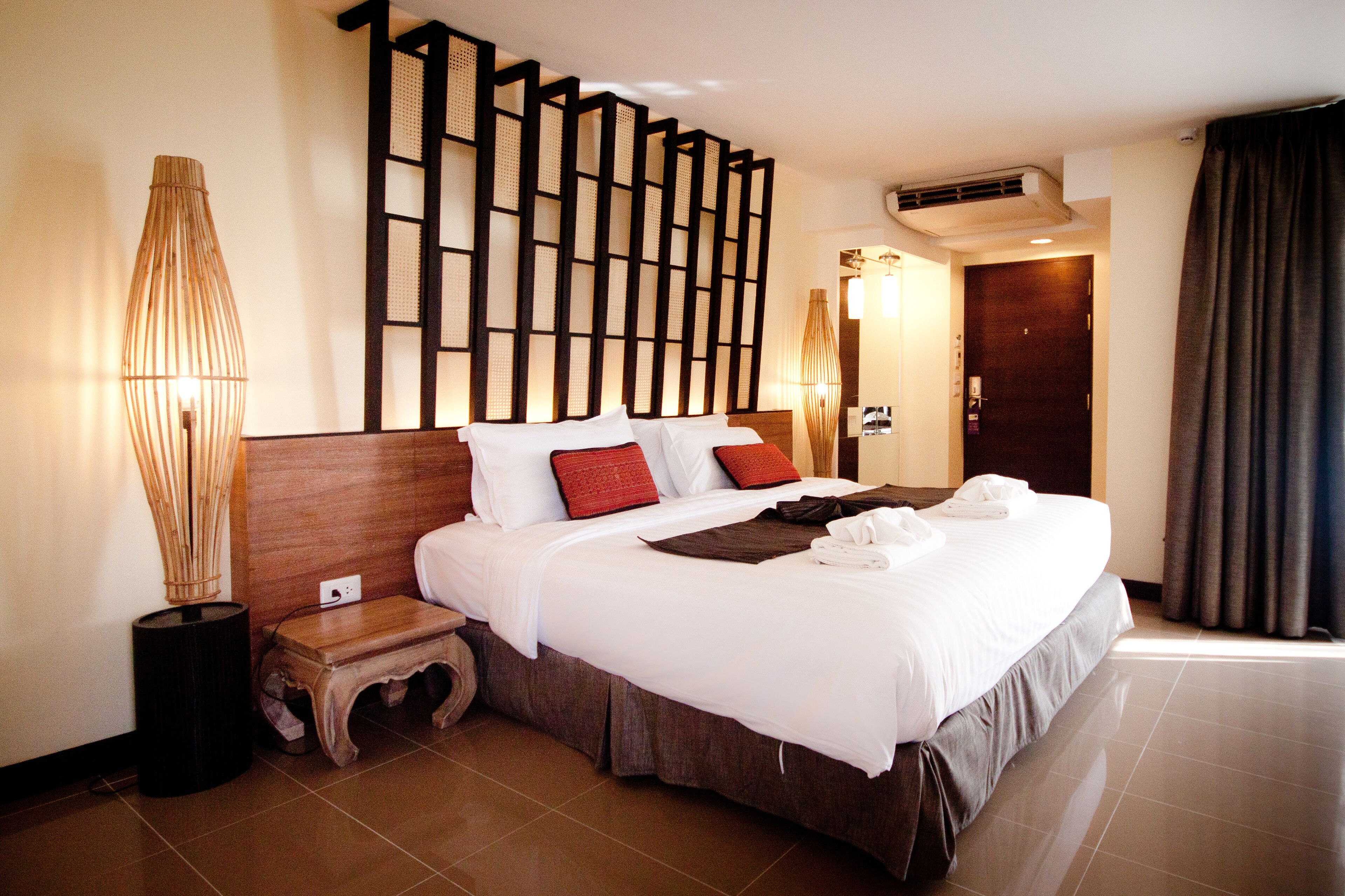 Caja de seguridad en la habitación y decoración personalizada 