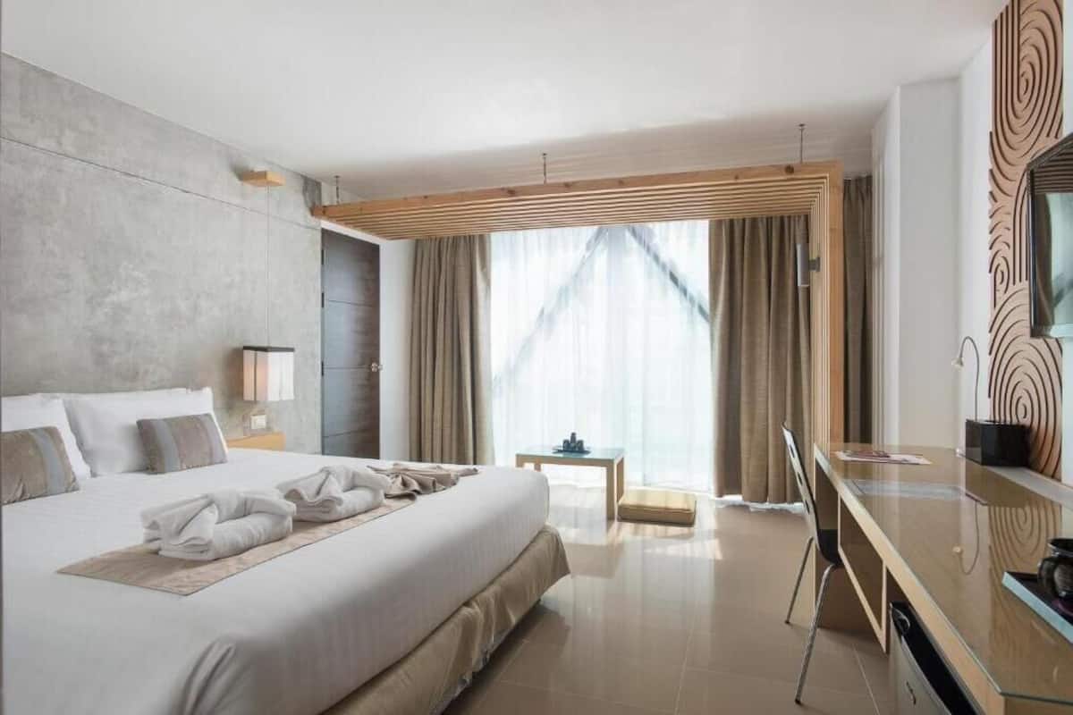 1 bedroom, in-room safe, individually decorated, individually furnished