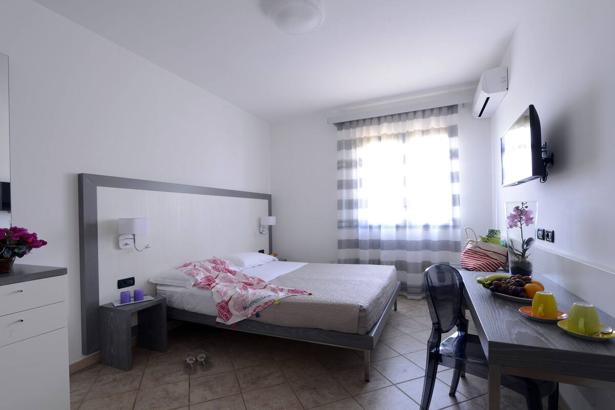 Minibar, una cassaforte in camera, una scrivania, Wi-Fi gratuito