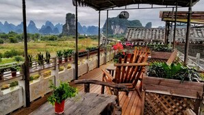Terrace/patio - Yangshuo Hidden Dragon Villa (Guilin)