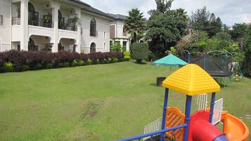 Área de juegos infantiles al aire libre