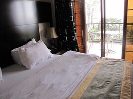 Minibar, in-room safe, desk, iron/ironing board