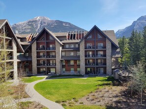 Exterior - Paradise Resort Club and Spa (Canmore)