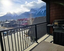 Luxury Condo, 3 Bedrooms, Connecting Rooms, Mountain View | Terrace/patio