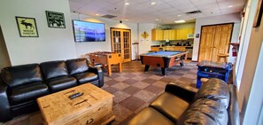 Game room - Paradise Resort Club and Spa (Canmore)