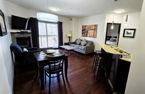 Pillow-top beds, in-room safe, blackout curtains, iron/ironing board - Paradise Resort Club and Spa (Canmore)