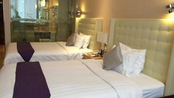 Két bảo mật tại phòng, bàn, màn/rèm cản sáng, bàn ủi/dụng cụ ủi quần áo