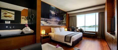 Minibar, in-room safe, desk, soundproofing