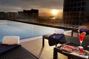 2 outdoor pools, sun loungers - Horizon Hotel (Kota Kinabalu)