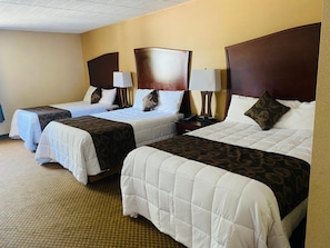 Family Room | 1 bedroom, premium bedding, desk, iron/ironing board