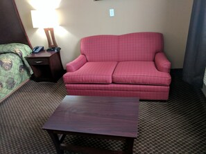 Quarto standard, 1 cama King | Roupas de cama premium, escrivaninha, ferros/tábuas de passar roupa