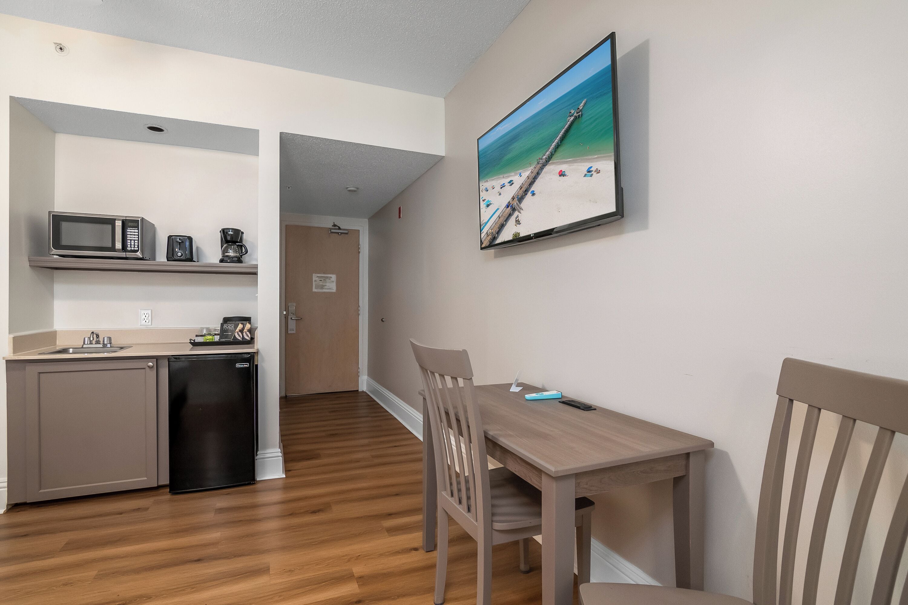 suite, 2 queen beds | living area | 48-inch lcd tv with cable channels, tv