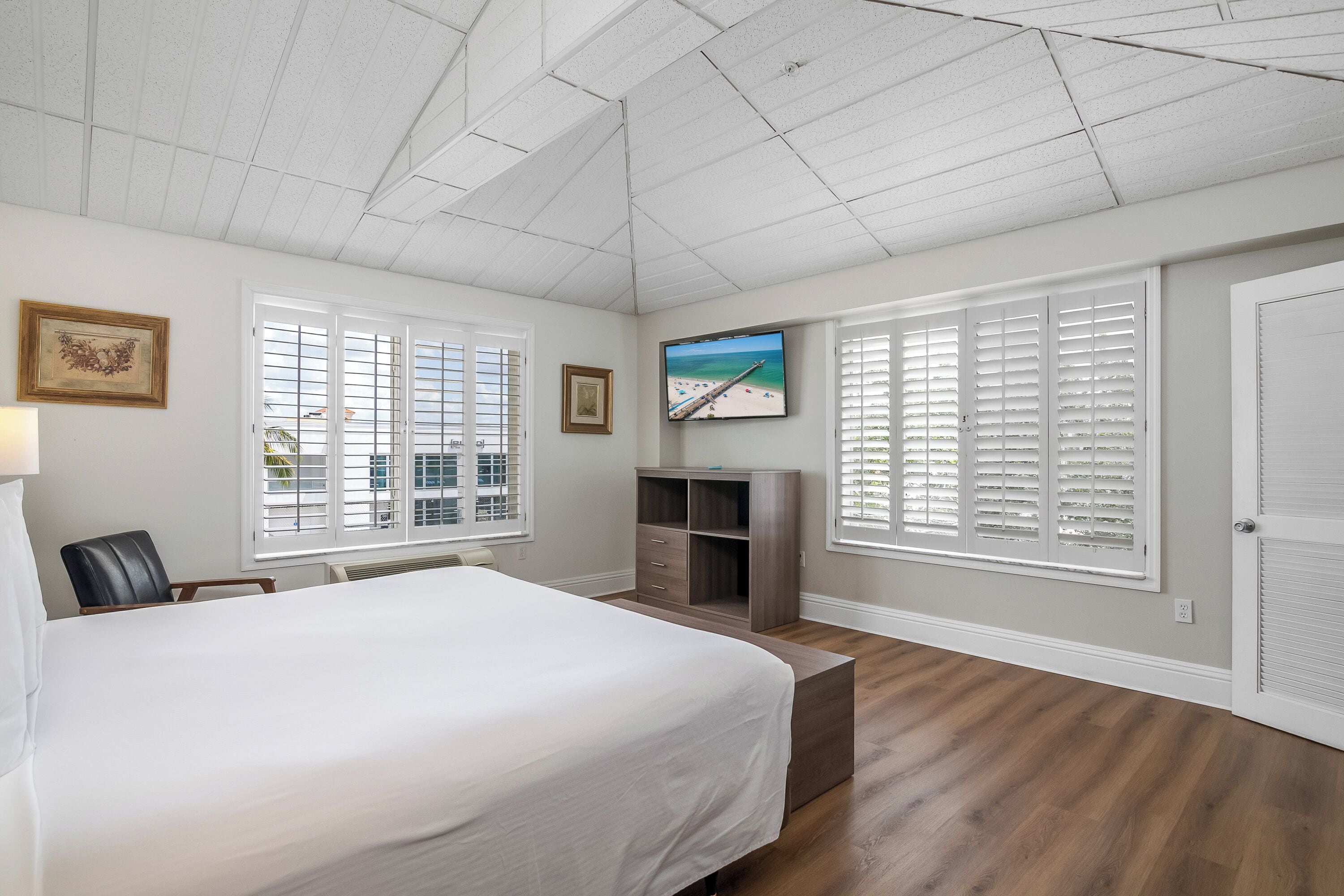 suite, 1 king bed | individually decorated, individually furnished, desk, iron/ironing board