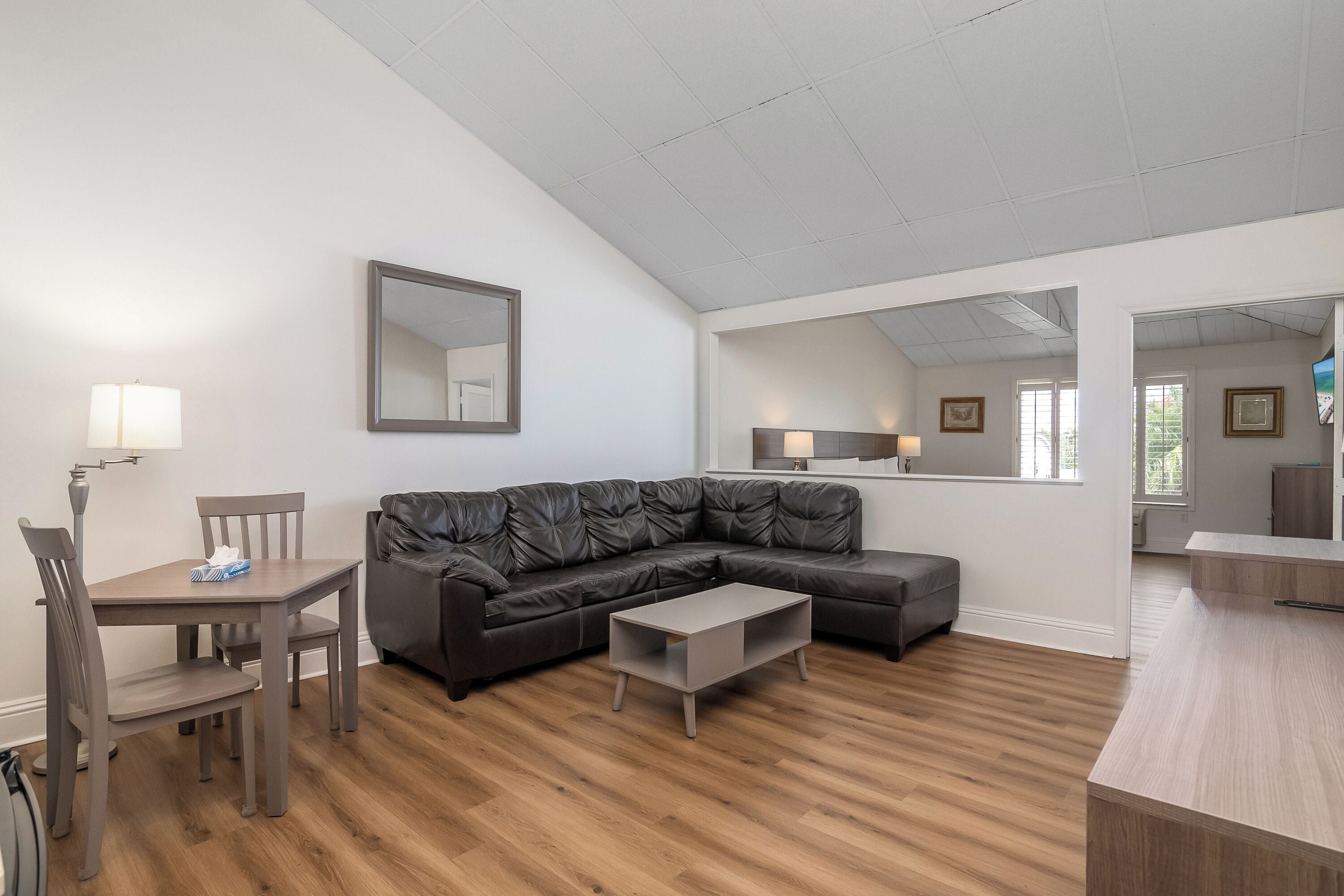 suite, 1 king bed | living area | 48-inch lcd tv with cable channels, tv