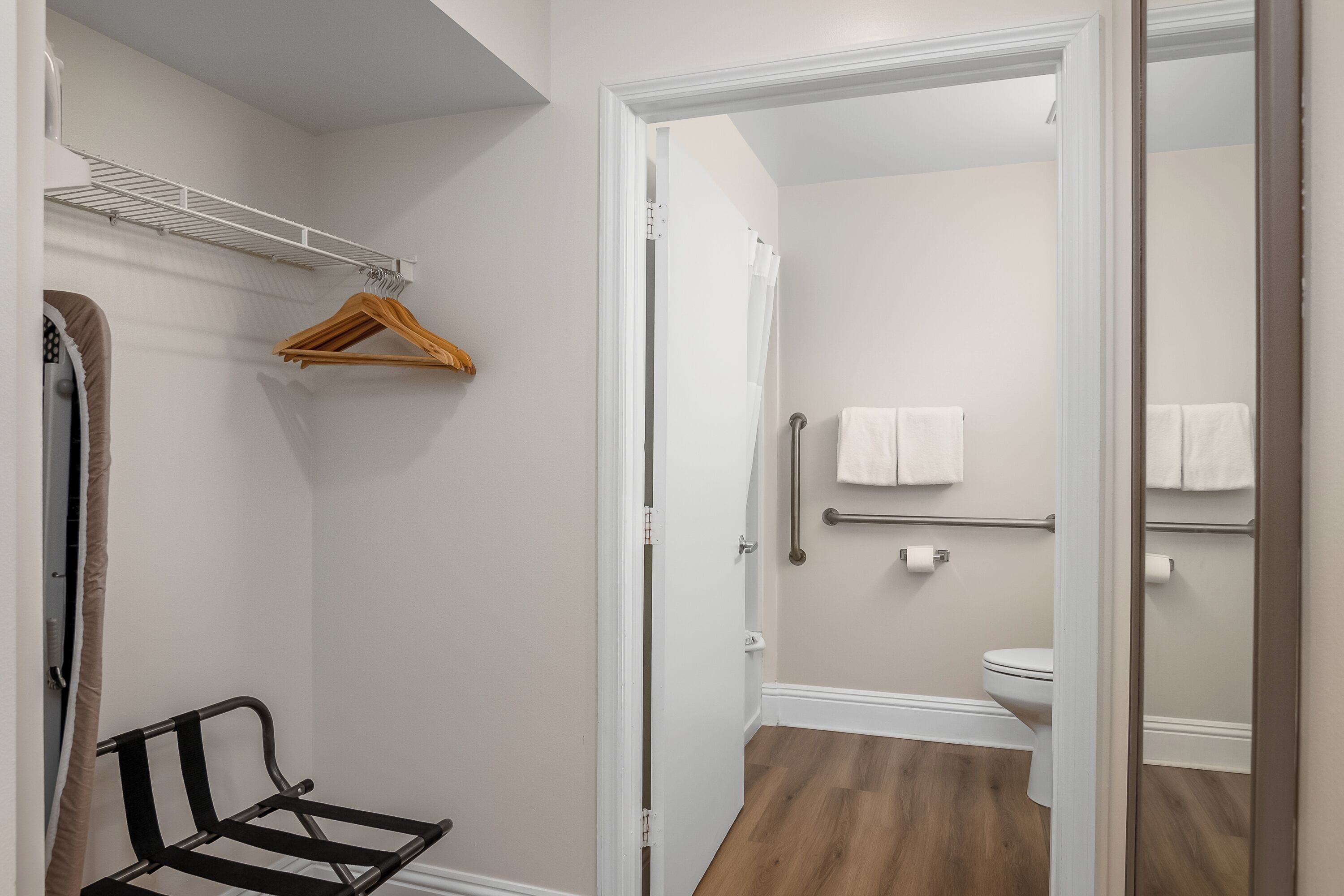 suite, 1 king bed | bathroom | free toiletries, hair dryer, towels