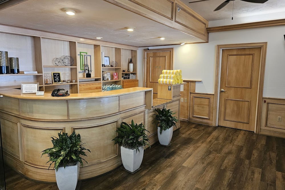 Naples Park Central Hotel