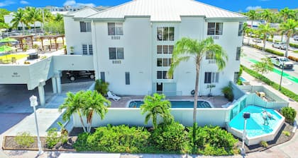 Naples Park Central Hotel