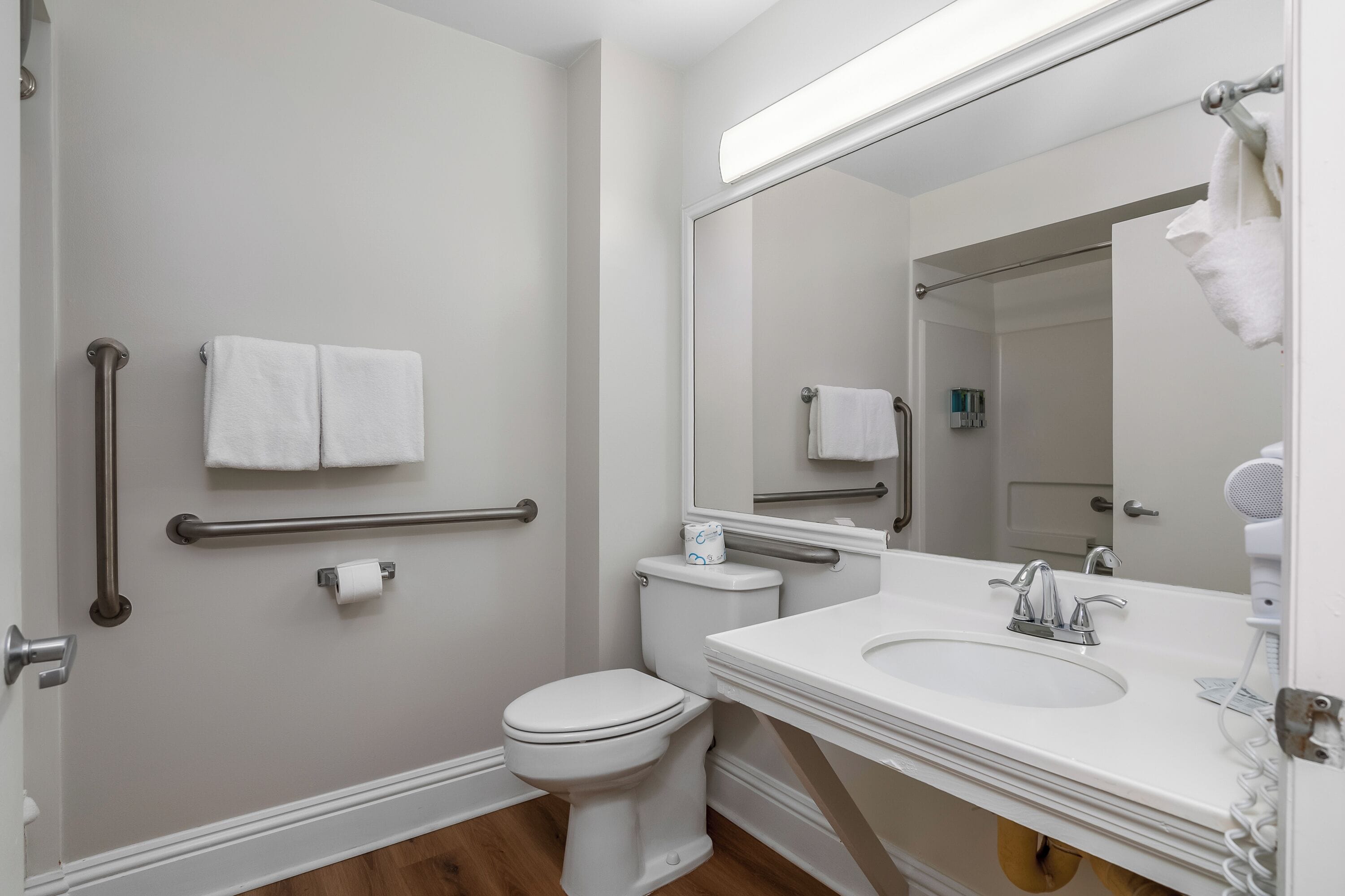 suite, 1 king bed | bathroom | free toiletries, hair dryer, towels