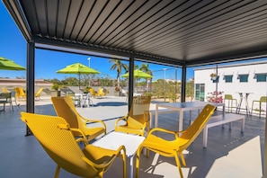 Terrace/patio - Naples Park Central Hotel (Naples)