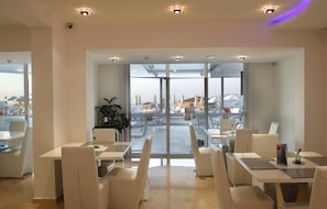 Kontinental frukost varje dag (EUR 7 per person)