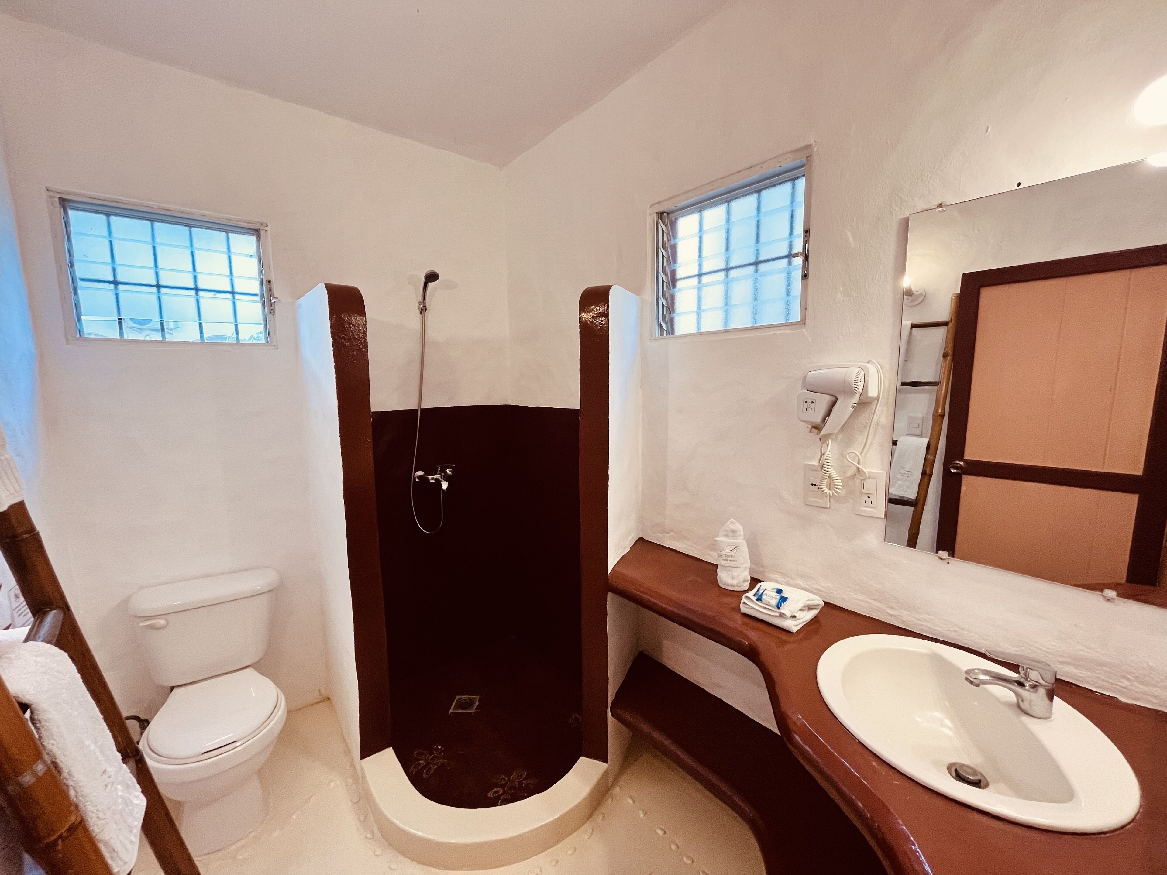 deluxe suite | bathroom | shower, hair dryer, towels