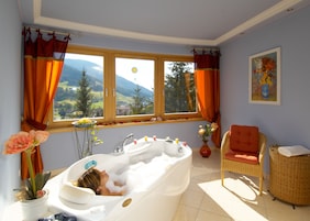Sauna, hot tub, steam room, body treatments, mud baths, aromatherapy