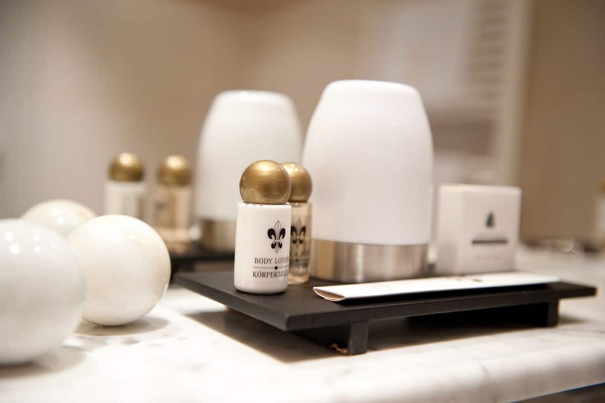 egyptian cotton sheets, premium bedding, down duvets, pillow-top beds