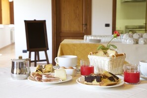 Bao gồm bữa sáng buffet hàng ngày