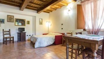 Minibar, individually furnished, desk, cots/infant beds