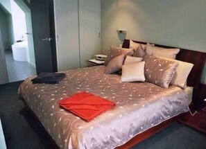 Laptop workspace, iron/ironing board, free WiFi, bed sheets