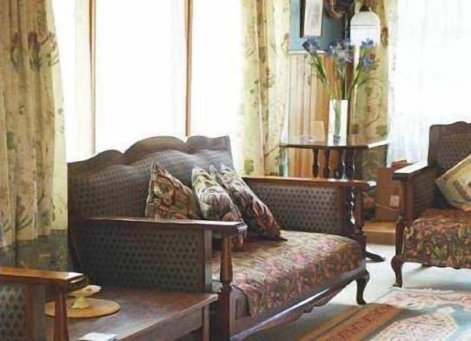 72-吋平面電視、數位頻道、電視、 DVD 播放機