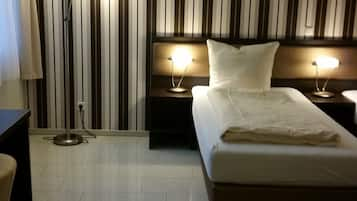 Studio, Private Bathroom | Premium bedding, in-room safe, desk, blackout curtains