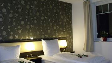 Triple Room | Premium bedding, in-room safe, desk, laptop workspace