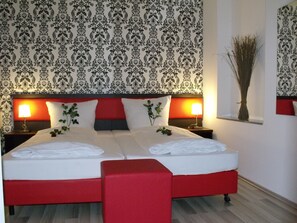 Premium bedding, in-room safe, desk, laptop workspace - City Hotel Garni Ahlen (Ahlen)