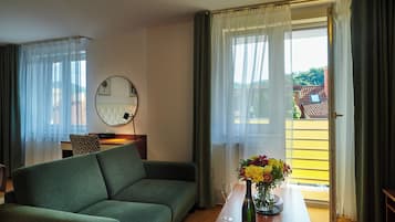 3 habitaciones, minibar, escritorio y espacio para trabajar con laptop