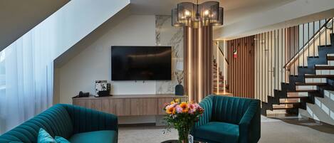 Deluxe Suite | Living area