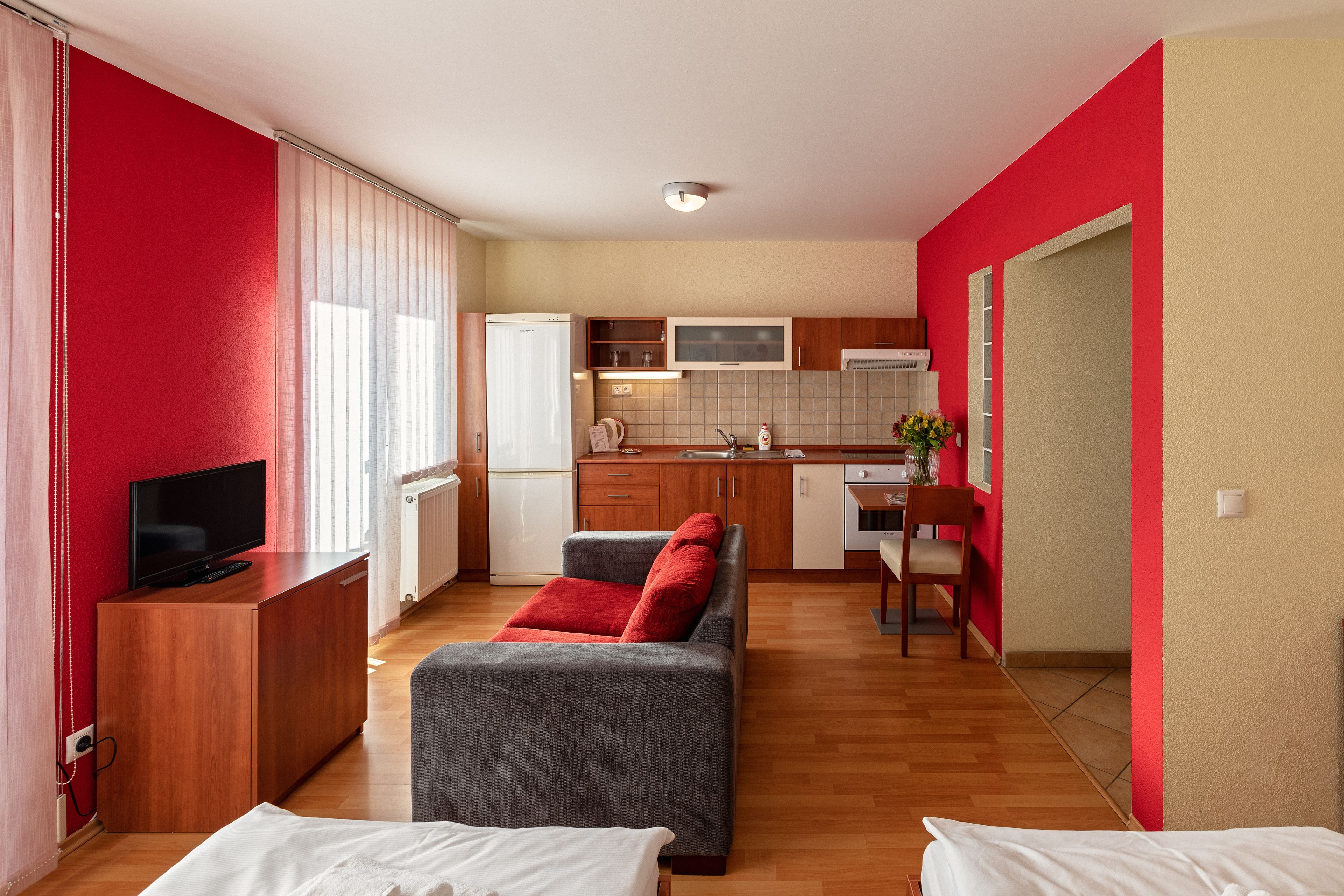 comfort double or twin room, 1 bedroom, kitchenette | private kitchen | coffee/tea maker, electric kettle