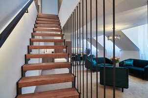 Deluxe Suite | Living area | 55-inch flat-screen TV with digital channels, TV