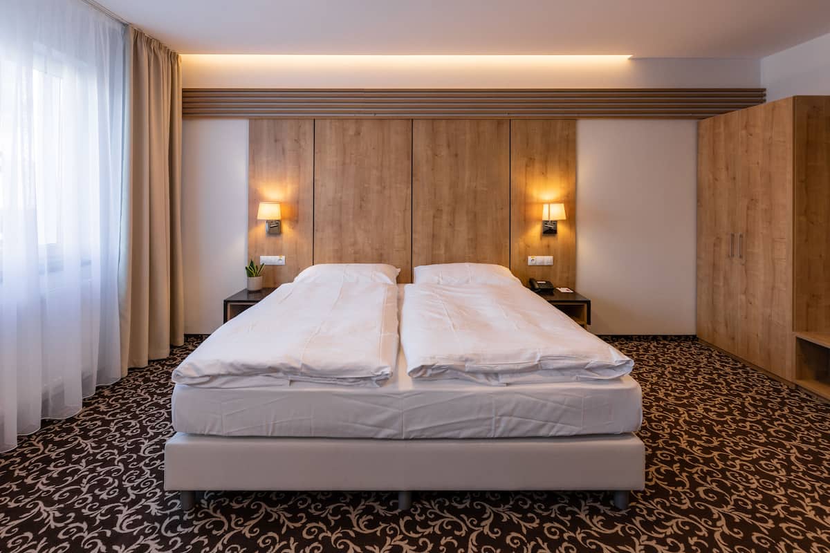Deluxe Double Room, 1 King Bed | 3 bedrooms, minibar, desk, laptop workspace