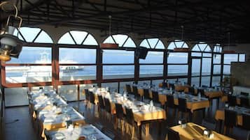 Se sirven desayunos; con vista al mar