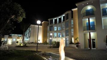 Façade de lâhĂ©bergement - soirĂ©e/nuit