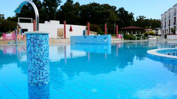 Piscine extérieure (ouverte en saison)