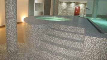 Sauna, bain Ă remous, hammam