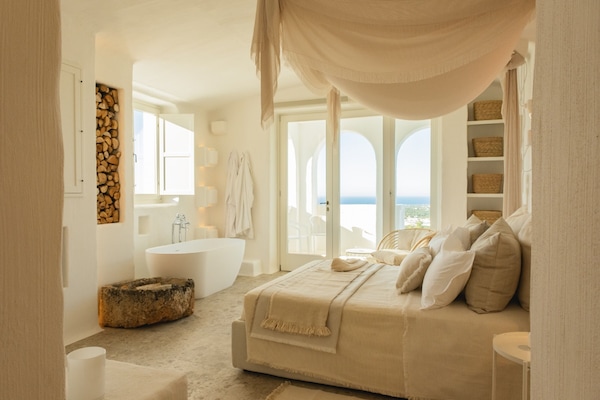 Skrivebord, wi-fi (inkludert) og sengetøy