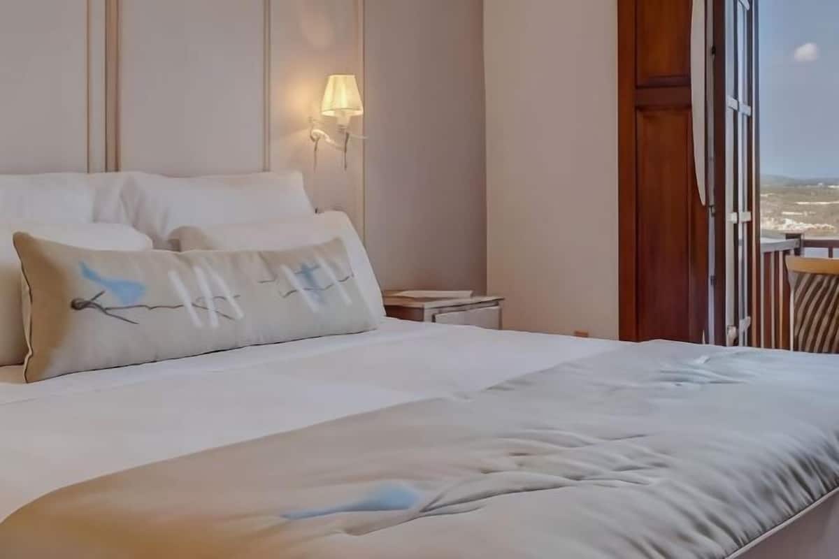 Premium bedding, minibar, in-room safe, blackout drapes