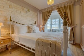 Family Room | Premium bedding, minibar, in-room safe, blackout curtains - Alaçati Kapari Otel - Special Class (Cesme)