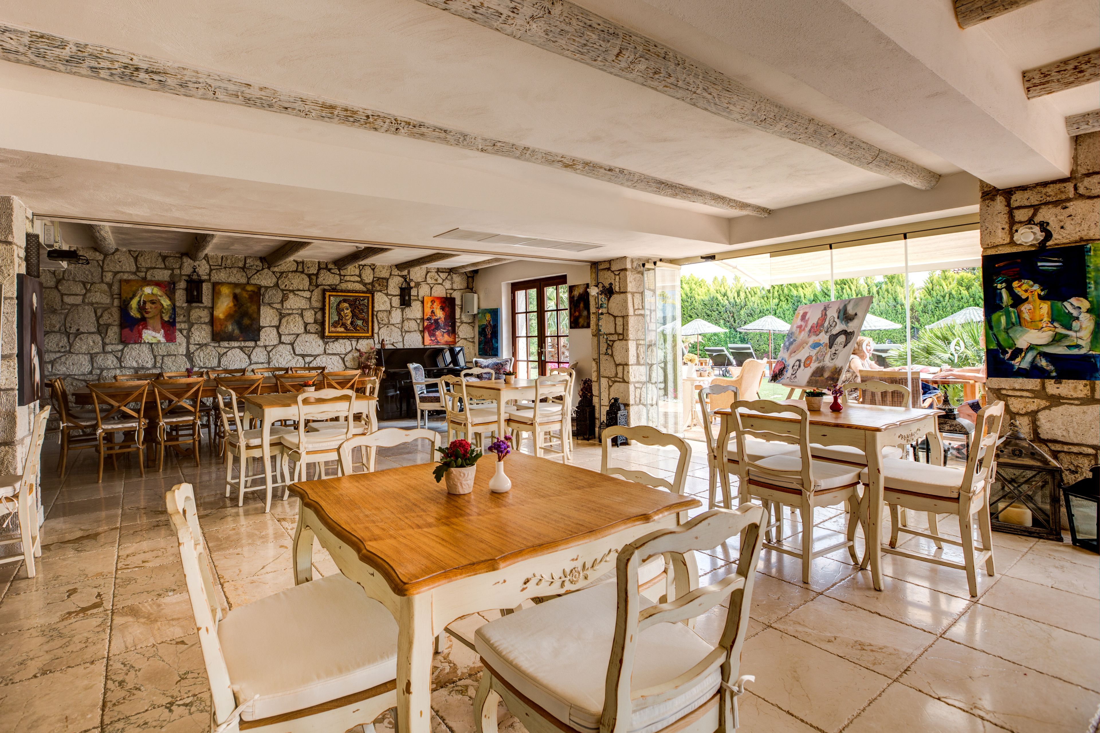 breakfast and lunch served, pool views